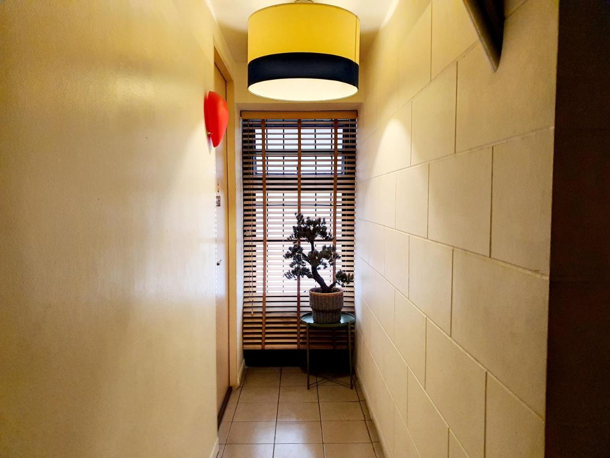 Somewhere To Escape - Hometel Bangkok Exterior photo