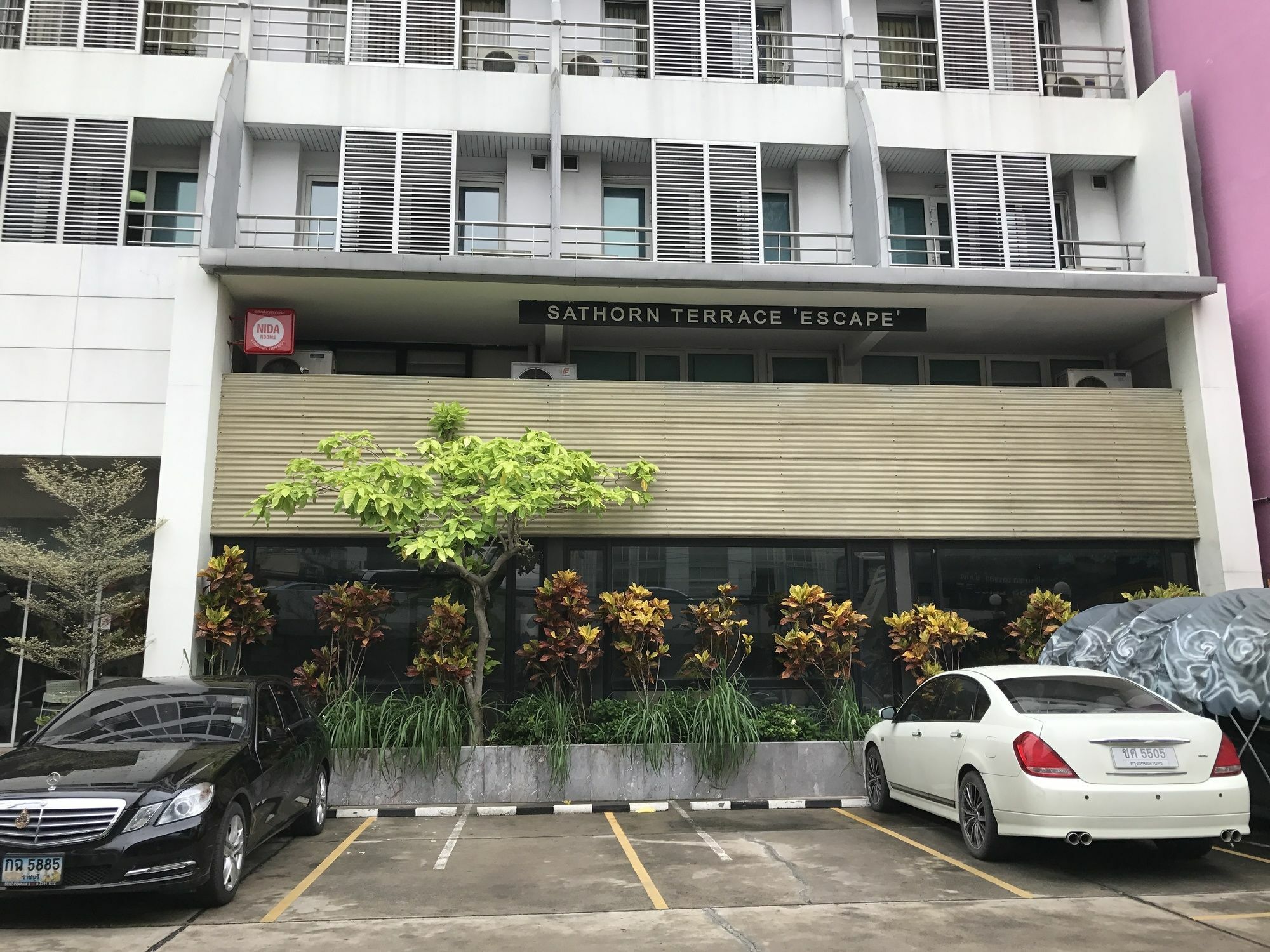 Somewhere To Escape - Hometel Bangkok Exterior photo